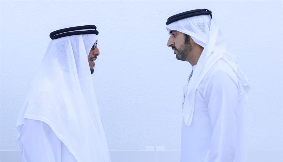 Hamdan bin Mohammed meets with heads of Dubai Government entities and senior officials